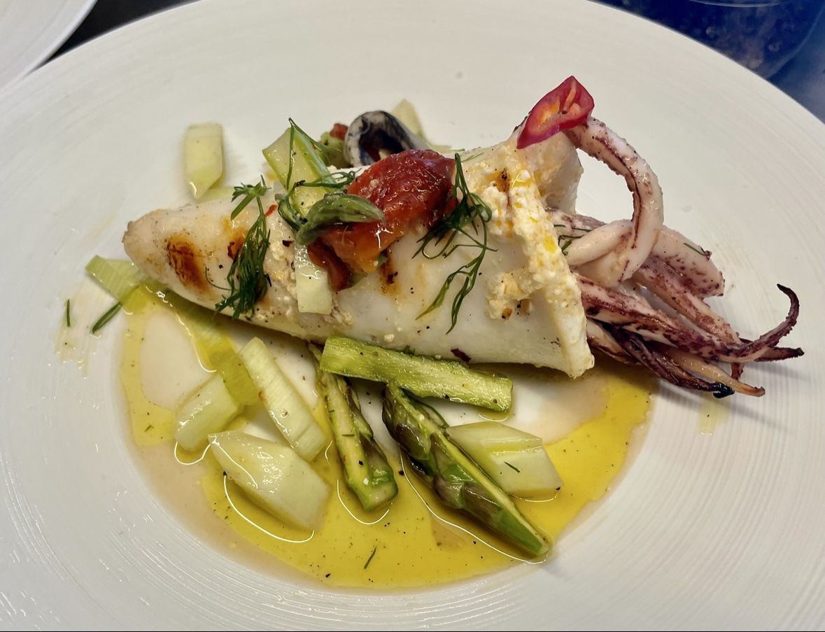 Grilled squid with asparagus and fennel