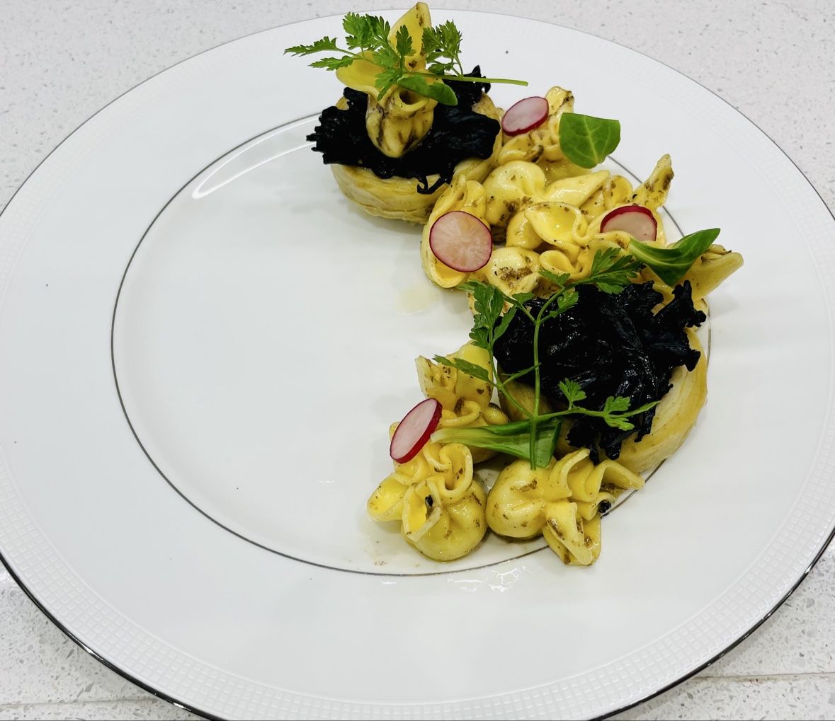 Sacchetti with black truffle and radish